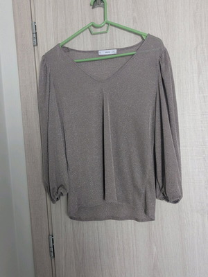 Mango t-shirt like new with silver details size M