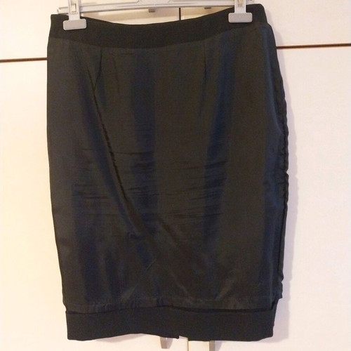 Mia pencil skirt black like new, size L