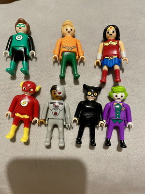 Playmobil DC Kinder Surprise figures, pack of 7