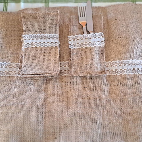 Runner made of burlap with 6 cutlery pockets used