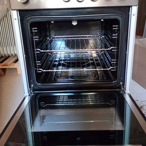 LaGermania gas stove like new with cast iron grates and electric function