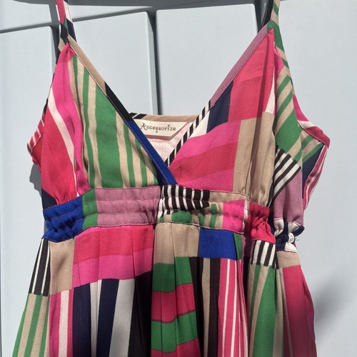 Accesorize maxi dress size Small like new, multicolor