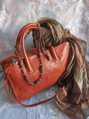 Varese leather bag like new, brown handbag