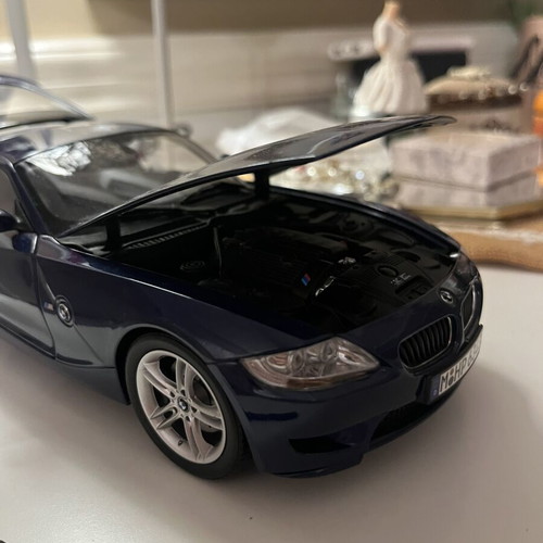 BMW Z4 M Kyosho model car like new, 1/18 scale