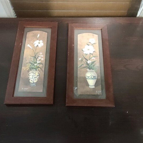 Picture frames used, set of two