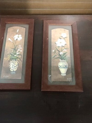 Picture frames used, set of two
