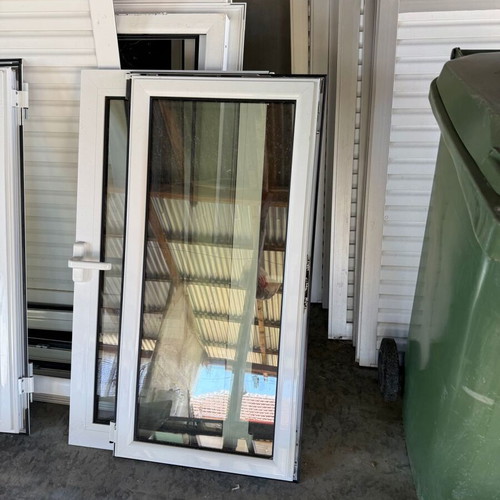 Aluminum windows like new with roller screens, set of 7