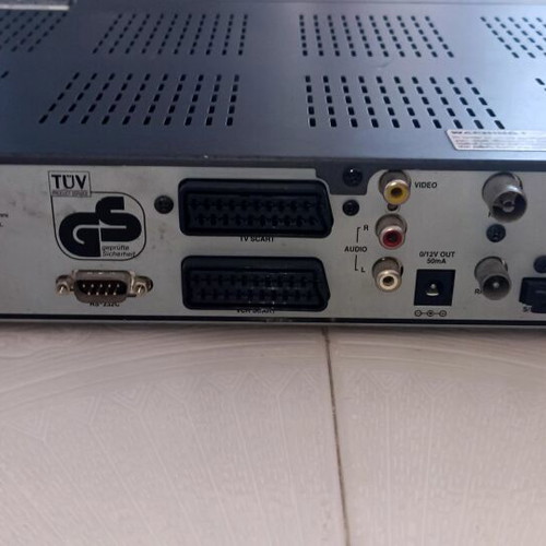 Humax IRCI-5400Z satellite receiver with Humax F1-FOX gift and remote control