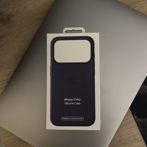 Apple iPhone 17 Pro silicone case Purple Fog with MagSafe