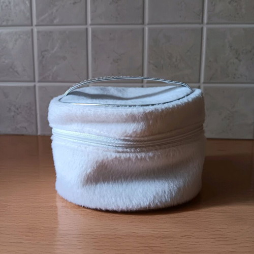 Sensai toiletry bag white fleece, small and convenient, new