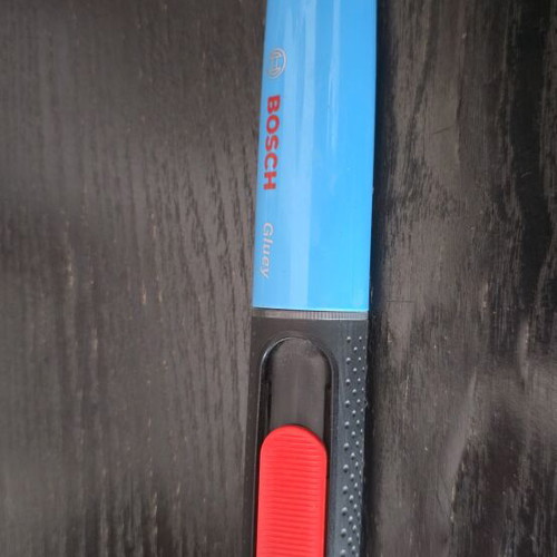 Glue gun like new, fits small glue sticks