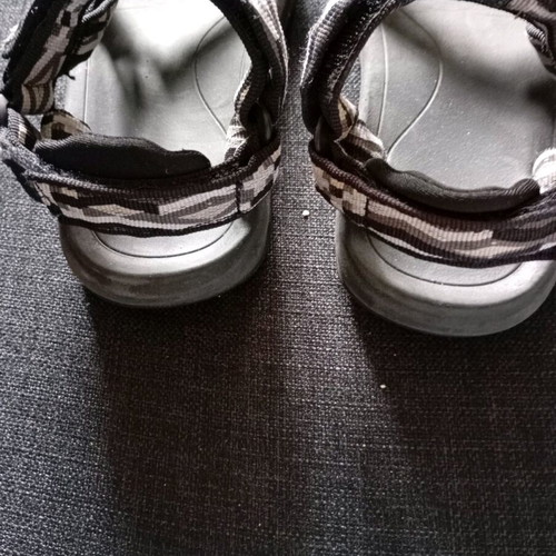 Teva kids sandal like new, size 32, black