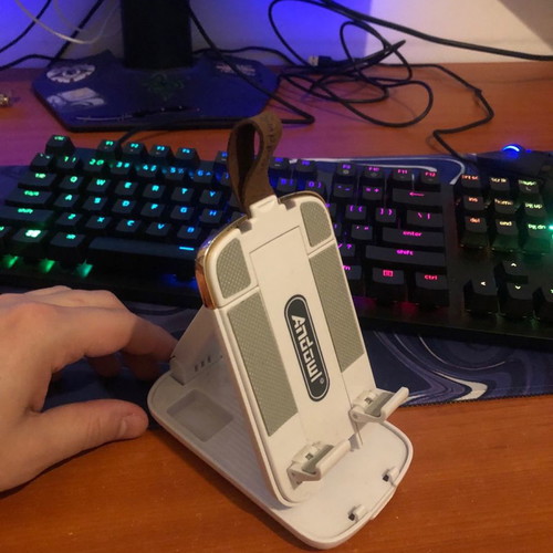 Phone stand in perfect condition