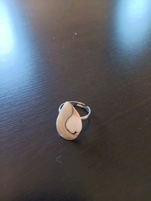 Adjustable ring with shell used, white