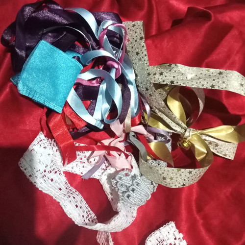 Barbie doll ribbons like new, whole lot