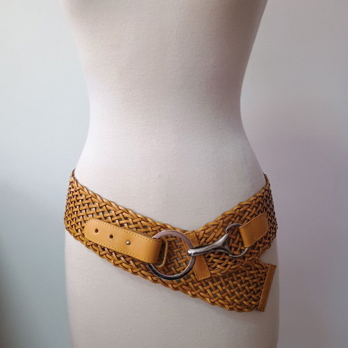 Women's belt mustard with silver details like new, adjustable