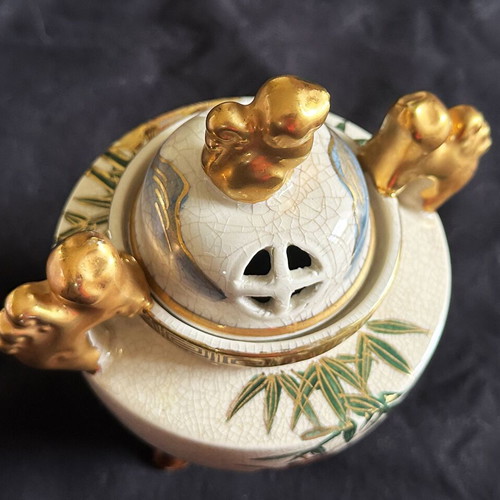 Japanese Kutani incense burner used with Foo Dogs hand-painted vintage large