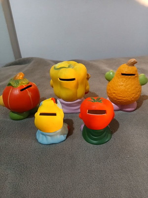 Mini fruit-shaped piggy banks like new