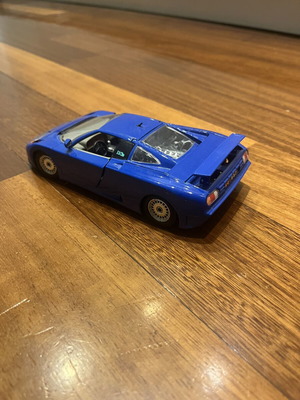 Bugatti Eb110 model car used, scale 1:24, missing door