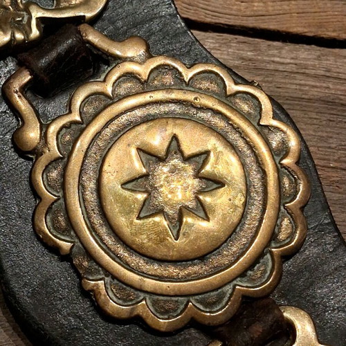Συλλεκτικό βικτωριανό Horse Brasses σε δερμάτινο Martingale σαν καινούργιο