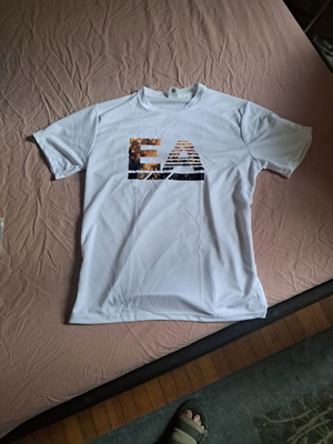 Tshirt white, size L, like new polyester with ventilation