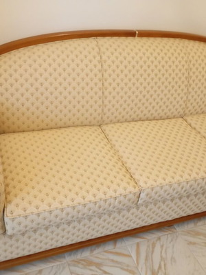 Three-seater sofa like new with sturdy wooden frame