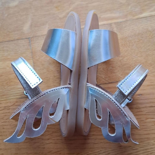 Babywalker sandals like new, size 20, gold color