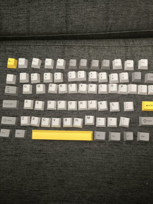Keycaps γκρι και κίτρινα για mechanical keyboard σαν καινούργιο