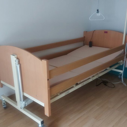 Taurus Bariatrik electric hospital bed like new