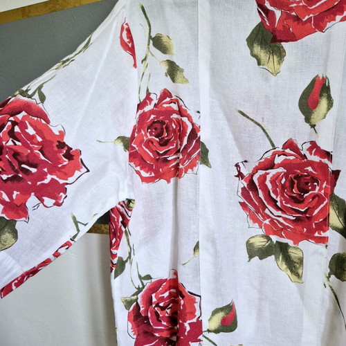 Vintage linen shirt like new with red roses, size S-M