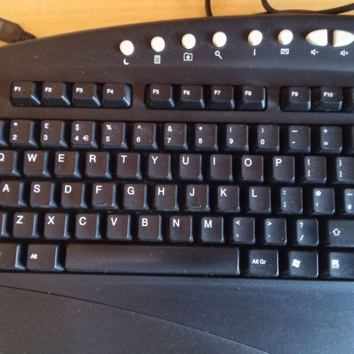 Keyboard with built-in smart card reader, like new