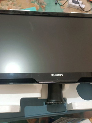 Philips 21.5 computer monitor used with box and cables