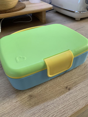 Munchkin Lunch Box green/blue like new with compartments