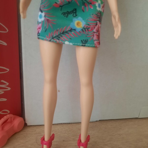 Barbie Flower Dresses GHT27 doll with red hair