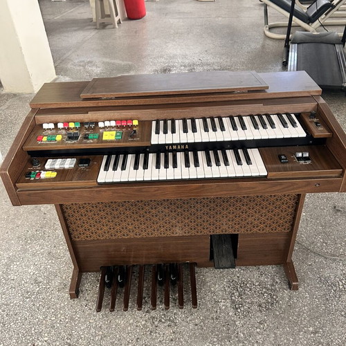 Yamaha vintage electric organ used, wooden construction