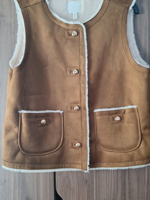 H&M sleeveless jacket like new with suede look and fur lining