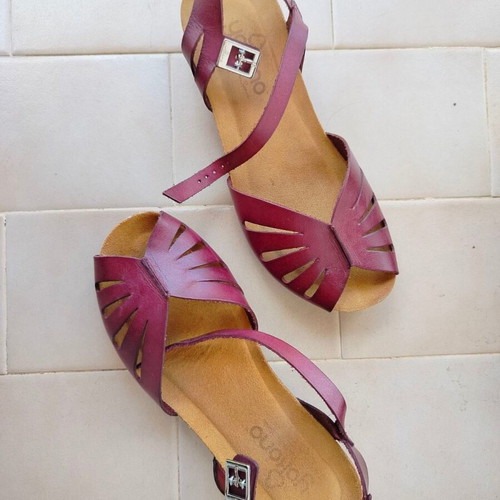 Yokono anatomical women's sandals size 39 like new, purple