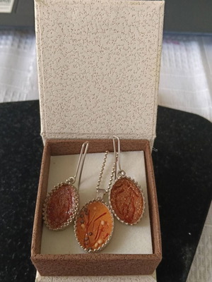 Silver jewelry set with necklace and earrings
