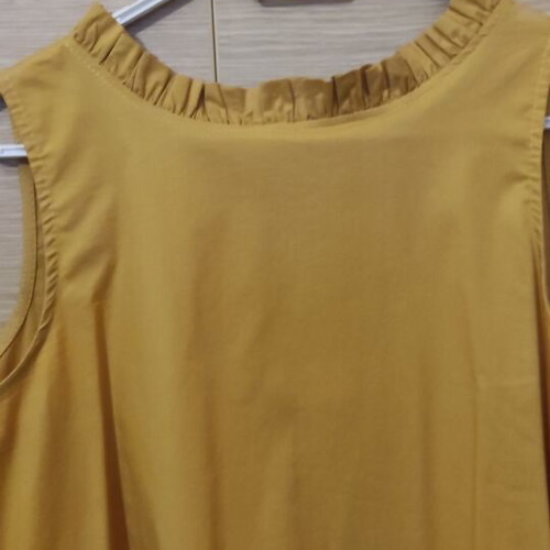Sleeveless women's top like new, mustard color, size M