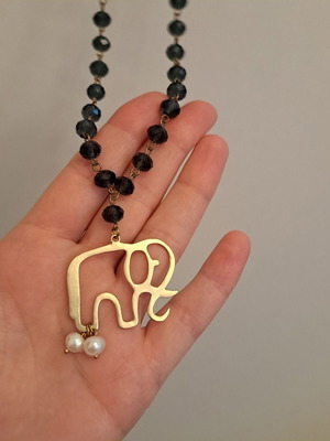 Pendant necklace 40cm with black beads, gold elephant and pearls like new