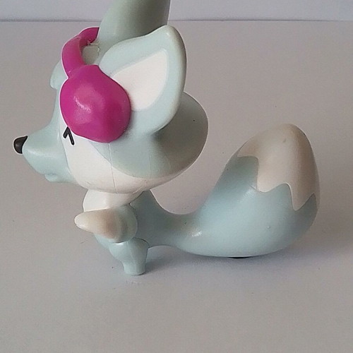Kinder Ice Skating Winter Gray Fox figure used