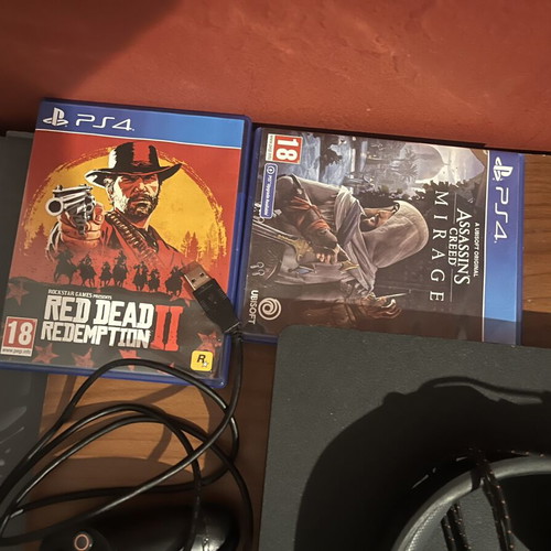 PlayStation 4 κονσόλα μεταχειρισμένη με παιχνίδια, χειριστήριο και ακουστικά