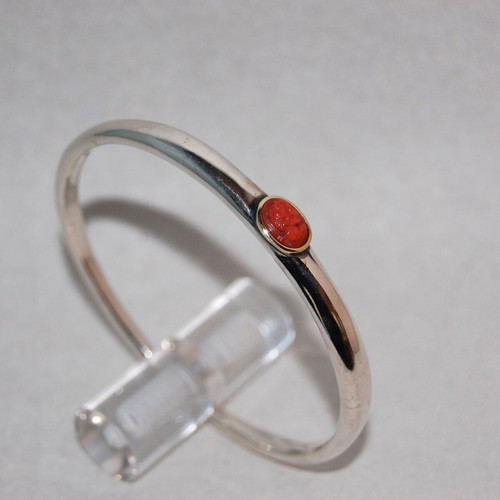 Silver bracelet with carved red coral and 18k gold setting, new