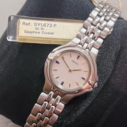 Seiko Elegant 27mm Sapphire Crystal New Women's Watch Gray