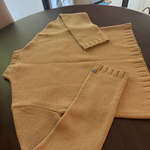 DKNY Jeans M beige thick knit sweater