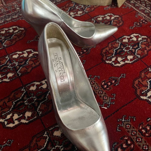 Kemal Tanca silver synthetic heels size 40 like new