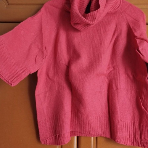 Knitted 3/4 Sleeve Sweater like new, red, sizes S M L