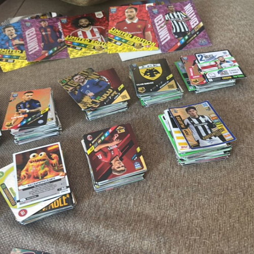 Football Cards like new, over 400 cards with storage box
