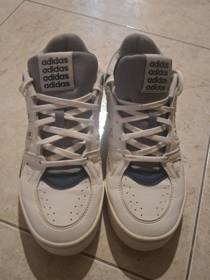 Παπούτσια Adidas αθλητικά νούμερο 43 1/3 ελαφρώς χρησιμοποιημένα, άσπρα