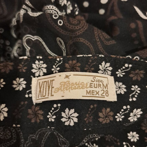 Midi dress with 3/4 sleeves and V neckline, paisley and floral pattern, size Medium, XOYE Basic